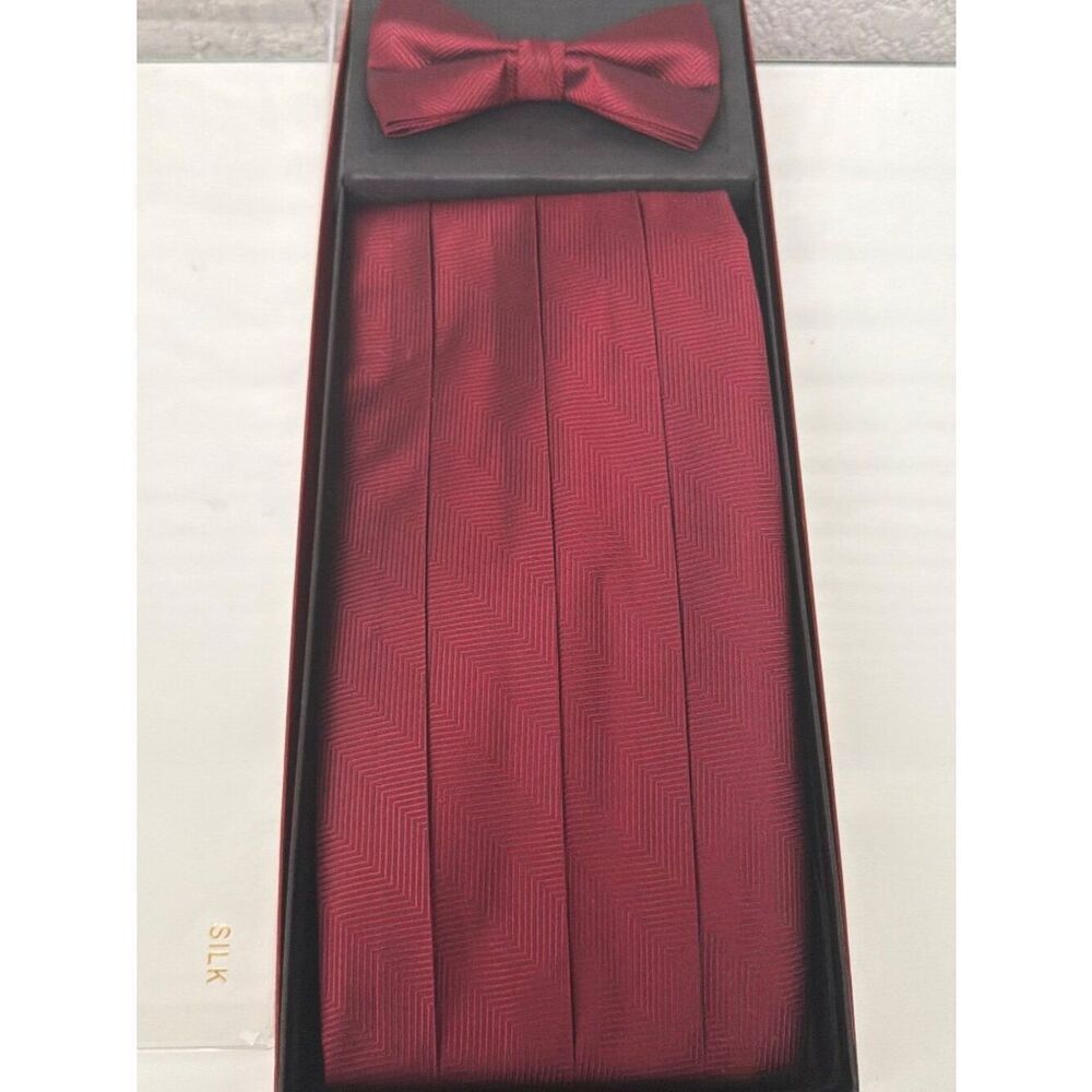 Bill Blass Burgundy Silk Per-Tied Bow Tie & Cummerbund Set